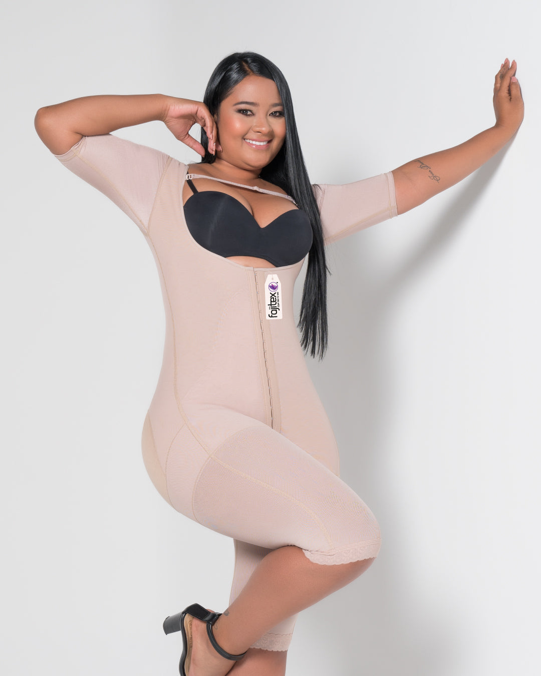 Faja senos libres con mangas hasta la rodilla. Referencia 022891 Beis.