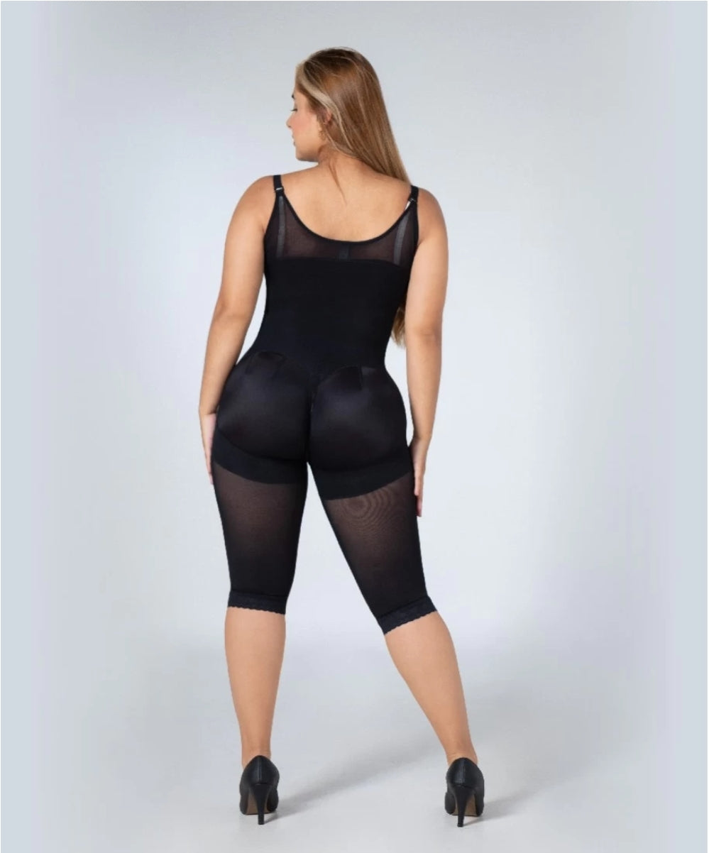 Faja hasta rodilla cuatro broches con cierre espalda alta, beige. Referencia 032991 Negra.
